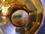 Vintage amberkleurige Art Deco glazen vaas met pique-fleurs – foto 10 – kavel bij De Kringwinkel, Heverlee