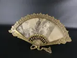 Decoratieve waaiervormige fotolijst met tafelezel – foto 8 – kavel bij De Kringwinkel, Heverlee