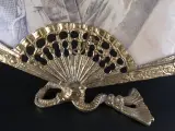 Decoratieve waaiervormige fotolijst met tafelezel – foto 9 – kavel bij De Kringwinkel, Heverlee