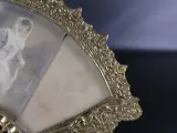 Decoratieve waaiervormige fotolijst met tafelezel – foto 10 – kavel bij De Kringwinkel, Heverlee