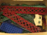 Partij vintage Meccano & Märklin metalen bouwsets met onderdelen en documentatie – foto 3 – kavel bij De Kringwinkel, Antwerpen