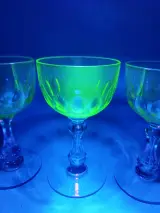 5 kristallen uranium glazen – foto 3 – kavel bij De Kringwinkel, Liedekerke