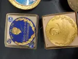 Lot van 16 vintage MAN “Störungsfrei” medailles/badges – foto 2 – kavel bij De Kringwinkel, Ninove