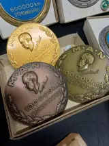 Lot van 16 vintage MAN “Störungsfrei” medailles/badges – foto 4 – kavel bij De Kringwinkel, Ninove