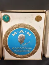 Lot van 16 vintage MAN “Störungsfrei” medailles/badges – foto 8 – kavel bij De Kringwinkel, Ninove