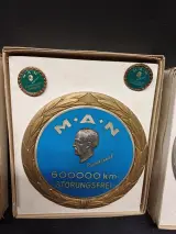 Lot van 16 vintage MAN “Störungsfrei” medailles/badges – foto 9 – kavel bij De Kringwinkel, Ninove