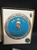 Lot van 16 vintage MAN “Störungsfrei” medailles/badges – foto 10 – kavel bij De Kringwinkel, Ninove