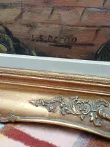 Olieverfschilderij met klassiek interieur en figuren: gesigneerd L.S. Deron – foto 4 – kavel bij De Kringwinkel, Ronse