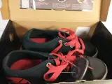 Zwarte sneakers Heelys met rode veters en wieltjes maat 36,5 – foto 4 – kavel bij De Kringwinkel, Turnhout
