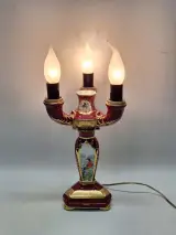 Vintage Porseleinen Kandelaarlamp - Bordeaux & Goud met Handgeschilderde Vogels – kavel bij De Kringwinkel, Gent