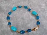 Handgemaakte gouden armband - 750 - met turkoois en blauw apatiet / glaskralen – kavel bij De Kringwinkel, Gent