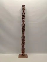Handgesneden Afrikaanse totem sculptuur – kavel bij De Kringwinkel, Gent
