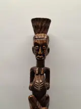 Handgesneden Afrikaanse totem sculptuur – foto 5 – kavel bij De Kringwinkel, Gent