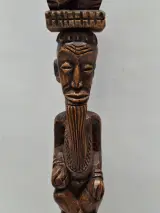 Handgesneden Afrikaanse totem sculptuur – foto 7 – kavel bij De Kringwinkel, Gent