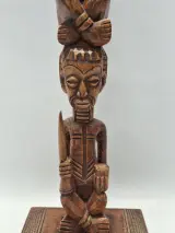 Handgesneden Afrikaanse totem sculptuur – foto 8 – kavel bij De Kringwinkel, Gent