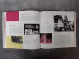 Boek: Garage Rock: De triviale rol van de auto in de rockgeschiedenis – foto 7 – kavel bij De Kringwinkel, Gent