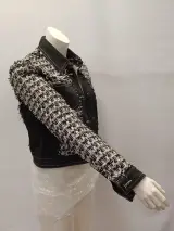 Exclusief Gianfranco Ferré designer Jeans- en Bouclé jasje – foto 2 – kavel bij De Kringwinkel, Gent