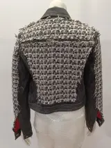 Exclusief Gianfranco Ferré designer Jeans- en Bouclé jasje – foto 3 – kavel bij De Kringwinkel, Gent