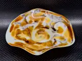 Vintage Glazen Schaal met Amber-wit Vlekkenpatroon - Roman Glassworks Linz – foto 2 – kavel bij De Kringwinkel, Gent