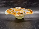Vintage Glazen Schaal met Amber-wit Vlekkenpatroon - Roman Glassworks Linz – foto 3 – kavel bij De Kringwinkel, Gent