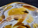 Vintage Glazen Schaal met Amber-wit Vlekkenpatroon - Roman Glassworks Linz – foto 7 – kavel bij De Kringwinkel, Gent