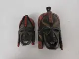 Set van 5 Afrikaanse houten maskers en houder(1992) – foto 2 – kavel bij De Kringwinkel, Heverlee