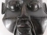 Set van 5 Afrikaanse houten maskers en houder(1992) – foto 7 – kavel bij De Kringwinkel, Heverlee