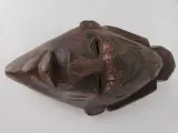 Set van 5 Afrikaanse houten maskers en houder(1992) – foto 9 – kavel bij De Kringwinkel, Heverlee