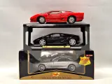 Verzameling van drie Maisto schaalmodellen 1:18 met Jaguar, Lamborghini en Mercedes – foto 2 – kavel bij De Kringwinkel, Gent