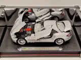 Verzameling van drie Maisto schaalmodellen 1:18 met Jaguar, Lamborghini en Mercedes – foto 8 – kavel bij De Kringwinkel, Gent
