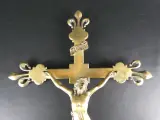 Messing kruis met Jezusfiguur – foto 2 – kavel bij De Kringwinkel, Heverlee