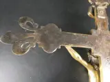 Messing kruis met Jezusfiguur – foto 10 – kavel bij De Kringwinkel, Heverlee