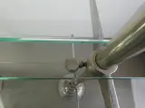 Art-deco vintage dubbelzijdige winkeldisplay van metaal en glas – foto 6 – kavel bij De Kringwinkel, Heverlee