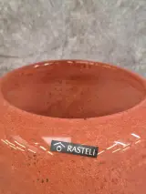 Mondgeblazen vaas van Rasteli in warme terracottakleur – foto 4 – kavel bij De Kringwinkel, Gent