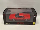 Set van twee Ferrari GTO schaalmodellen 1:18 Hot Wheels Elite – foto 3 – kavel bij De Kringwinkel, Gent