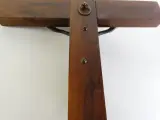 Vintage houten crucifix met gestileerde Christusfiguur – foto 6 – kavel bij De Kringwinkel, Heverlee