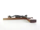 Vintage houten crucifix met gestileerde Christusfiguur – foto 9 – kavel bij De Kringwinkel, Heverlee
