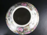 Set van 2 Chinese dekselvazen met kleurrijke decoratie – foto 10 – kavel bij De Kringwinkel, Heverlee