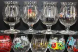 Set van 9 Duvel Art en speciale collectie bierglazen met sleutelhanger – foto 2 – kavel bij De Kringwinkel, Antwerpen