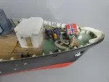 Handgemaakt houten schaalmodel van een schip – foto 2 – kavel bij De Kringwinkel, Diest