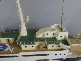 Handgemaakt houten schaalmodel van een schip – foto 4 – kavel bij De Kringwinkel, Diest