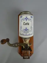 Vintage koffiemolen met keramische pot – kavel bij De Kringwinkel, Diest