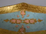 Decoratief houten ovaal schaaltje met goud- en pasteltinten – foto 6 – kavel bij De Kringwinkel, Diest