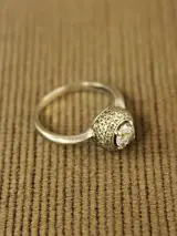 Sterling zilveren ring met heldere steen – kavel bij De Kringwinkel, Antwerpen