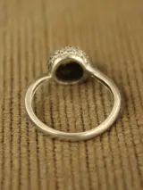 Sterling zilveren ring met heldere steen – foto 4 – kavel bij De Kringwinkel, Antwerpen