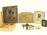 Set religieuze medailles, rozenkransen en iconen – kavel bij De Kringwinkel, Antwerpen