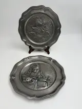 Set van 2 tinnen wandborden– 90% Zuiver Tin – kavel bij De Kringwinkel, Gent