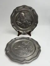 Set van 2 tinnen wandborden– 90% Zuiver Tin – foto 3 – kavel bij De Kringwinkel, Gent