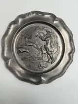 Set van 2 tinnen wandborden– 90% Zuiver Tin – foto 5 – kavel bij De Kringwinkel, Gent