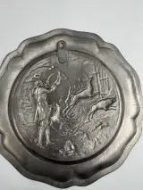 Set van 2 tinnen wandborden– 90% Zuiver Tin – foto 7 – kavel bij De Kringwinkel, Gent